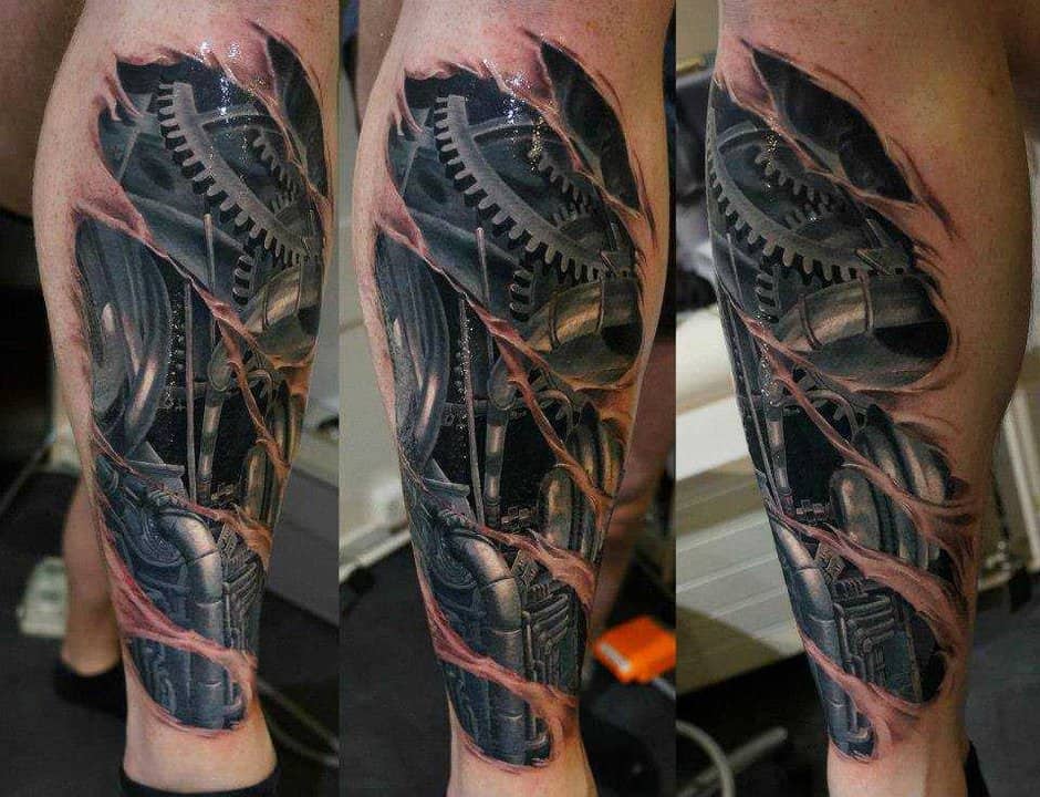механические цветные детали сквозь порванную кожу