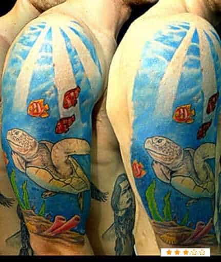 черепаха в море и рыбы татуировка