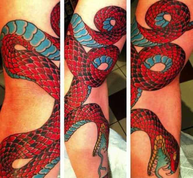 tatuфото татуировки красная обвившаяся змея